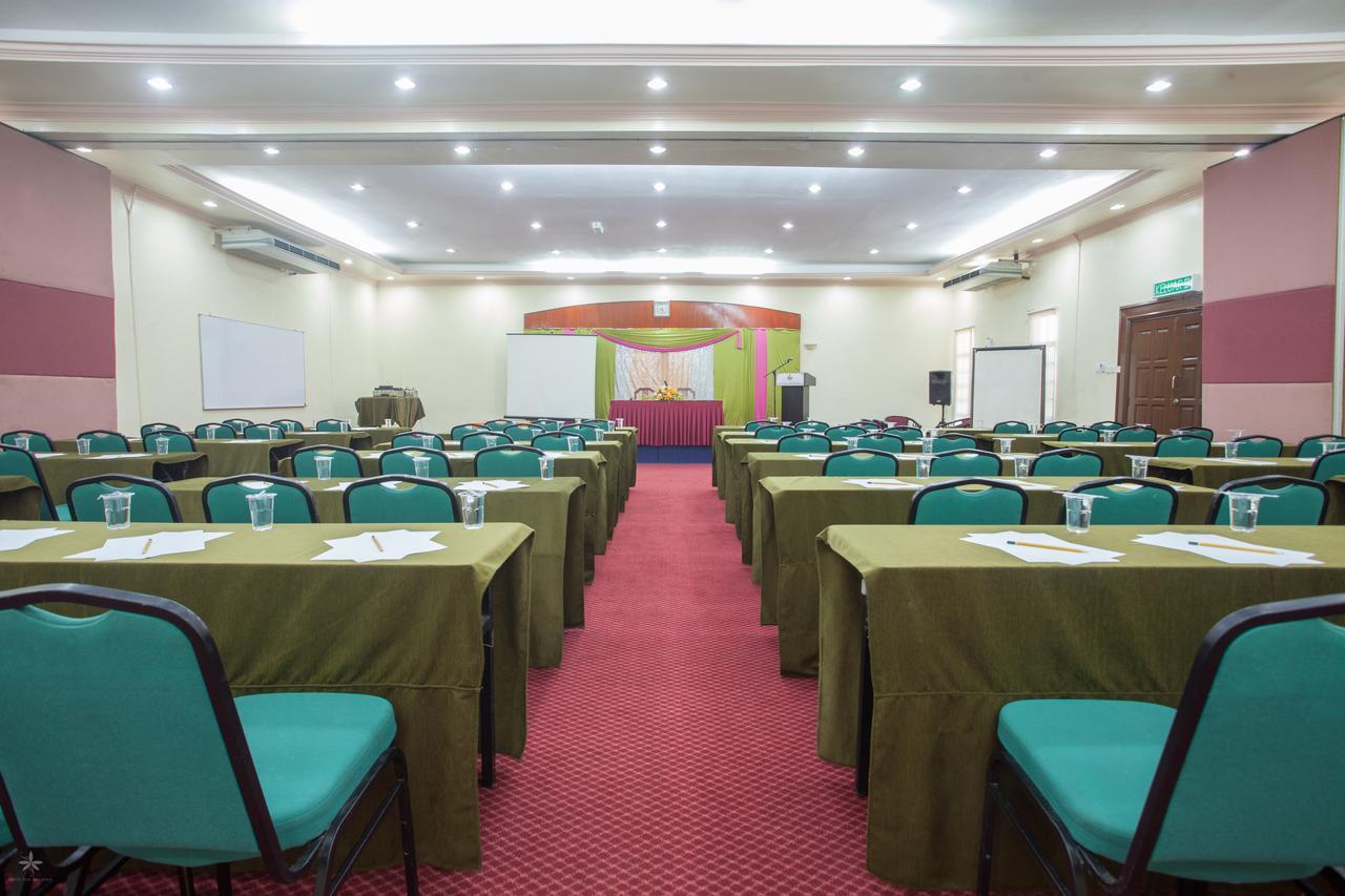 Hotel Seri Malaysia Rompin Куала Ромпін Екстер'єр фото